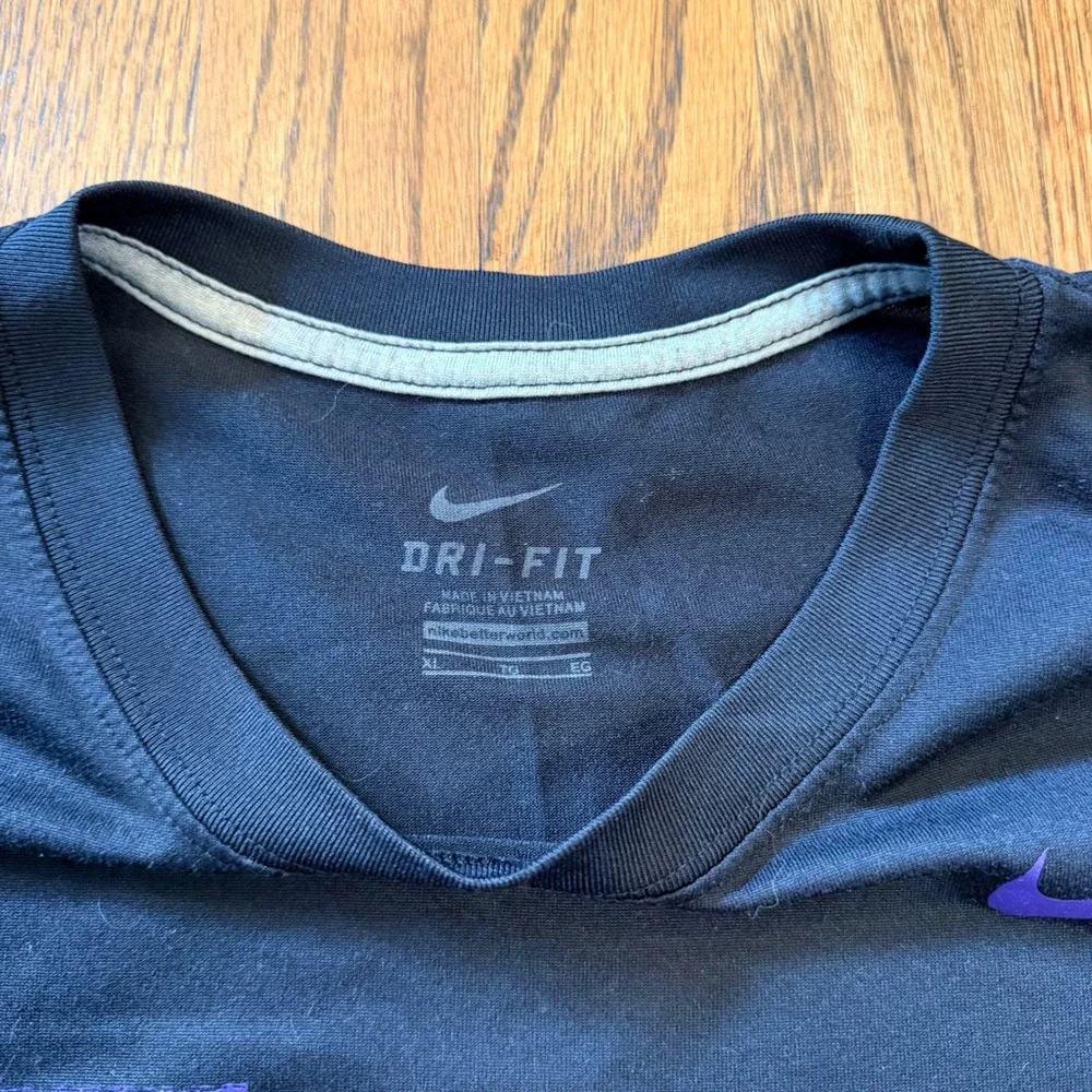 Nike Dri-FIT Just Do It Graphic T-Shirt XL Black‎ Purple Mens Training Tee